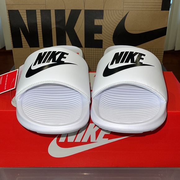 New NIKE Victori One Slide in White - Picture 2 of 9